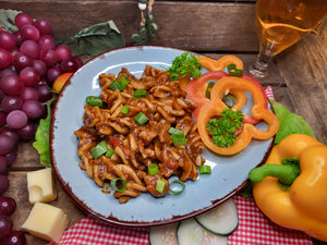 Schweinegulasch mit Nudeln & Paprika 280g Schale