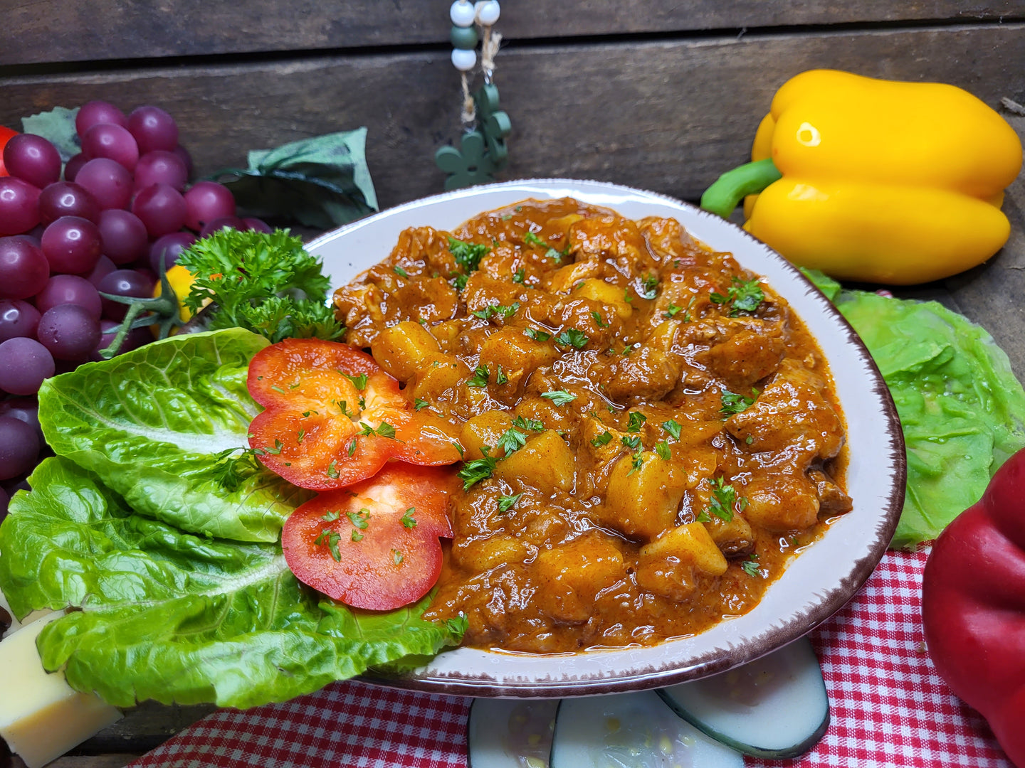 Szegediner Gulasch mit Kartoffeln und Sauerkraut 400g Dose